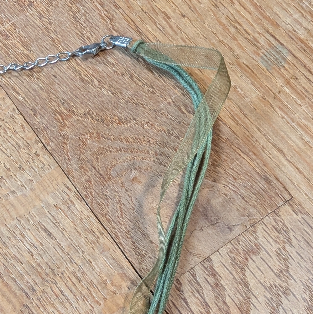 Whimsical Green Tulip Murano Glass Flower Pendant Necklace 🌿✨ - Picture 6 of 8